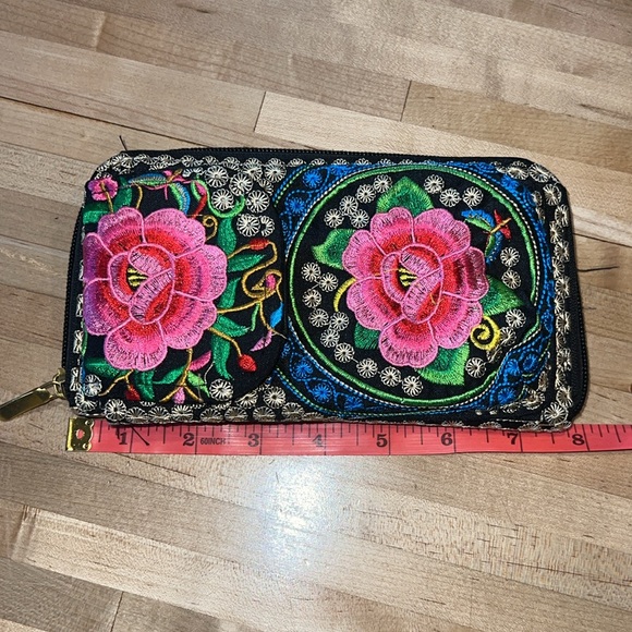 Embroidered Wallet - Picture 6 of 7